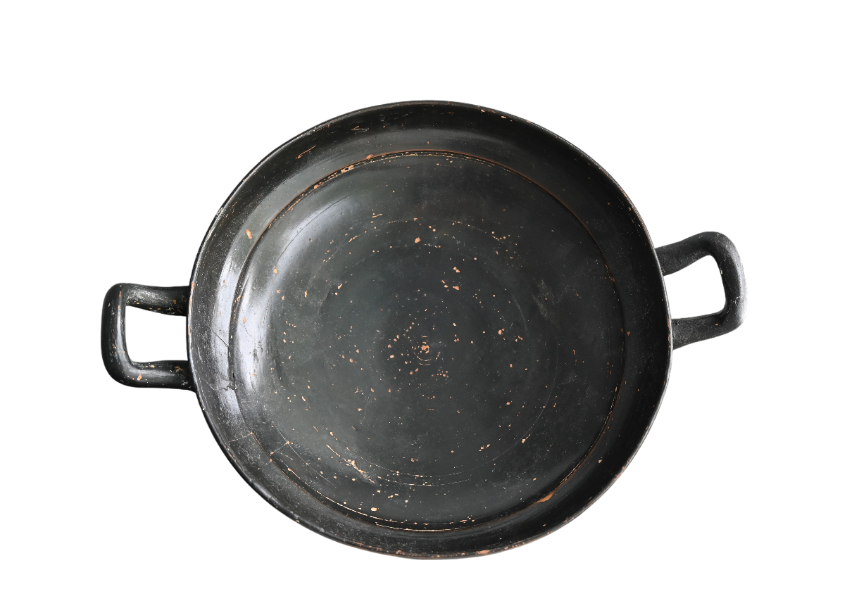 Campanian black glazed kylix from Campania, 400–300 BC. Front